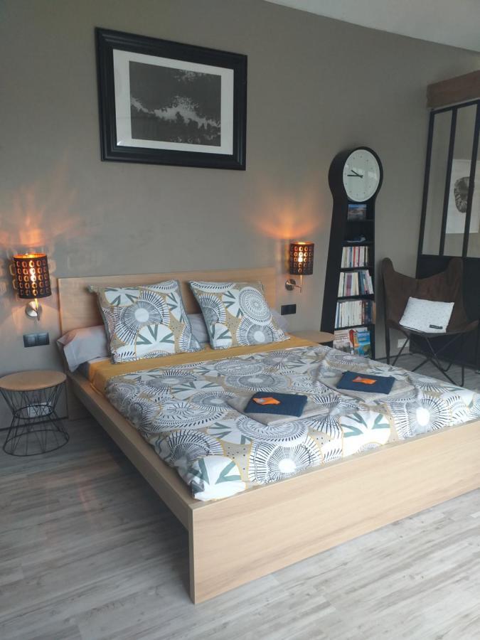Bed and Breakfast Le Loft du Dolmen Clara, 5 étoiles Plounévez-Lochrist Esterno foto